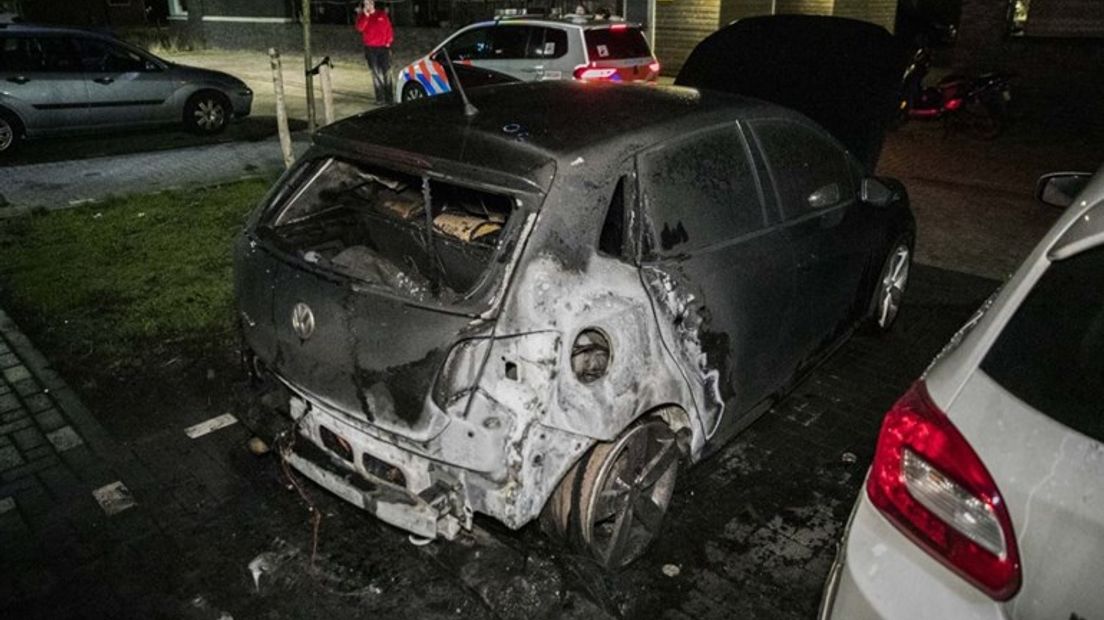 In de tv-uitzending van Bureau GLD worden vanavond beelden getoond van twee autobranden in de wijk Hatert in Nijmegen. De branden zijn enkele weken na elkaar gesticht, maar vinden plaats op nagenoeg dezelfde plek: een parkeerplaats in de Thorbeckestraat.