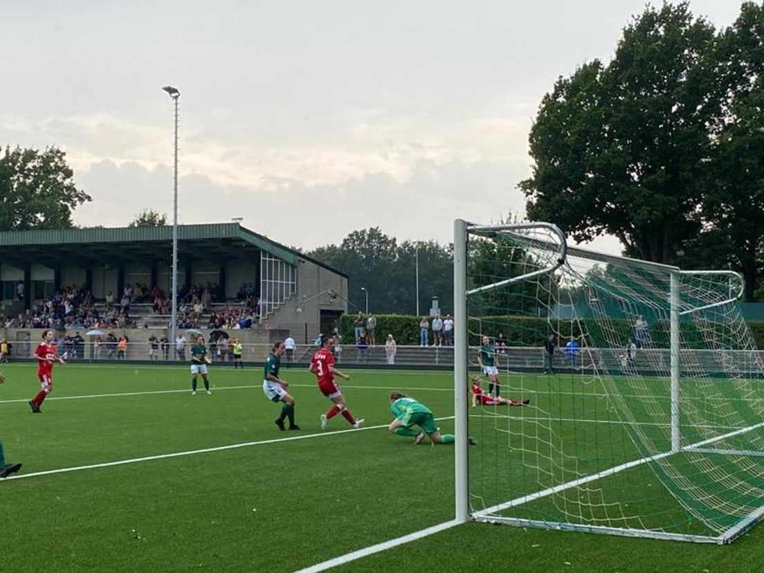 Standard - Feyenoord bij de vrouwen in Roosendaal