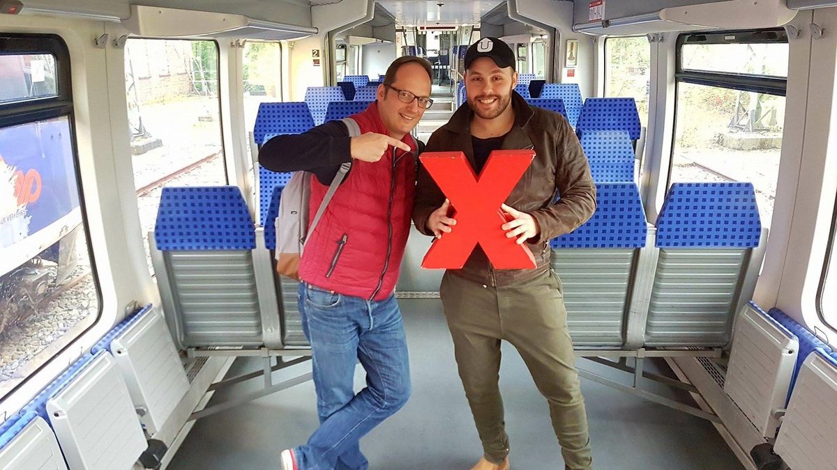 TEDx verkent de toekomst van onze grenzen in de trein van Enschede naar Münster RTV Oost TEDx verkent de toekomst van onze grenzen in de trein van Enschede naar Münster RTV Oost
