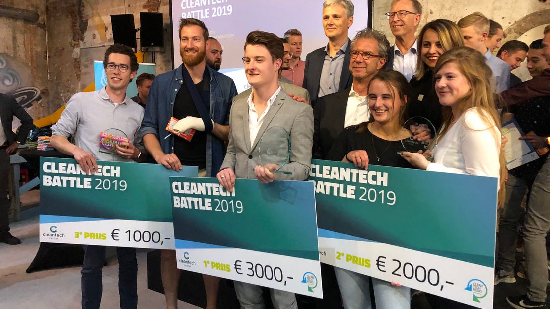 Met zijn zelf ontwikkelde zonneconcentrator voor de glastuinbouw heeft Lucas de Groot de Cleantech Battle 2019 gewonnen. De Apeldoorner werd met zijn innovatieve idee op het gebied van schone energie bekroond met de hoofdprijs: een cheque van 3000 euro.
