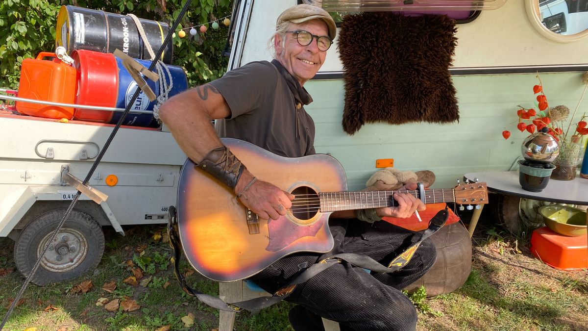 Met een gitaartje langs de IJssel, zonnetje op je bol: 'Een echte Indian summer'