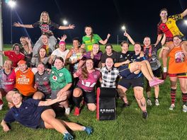 'Drentse Deernes' kennen flitsende start rugbycompetitie: 'Lekker dwars door mensen heen lopen'