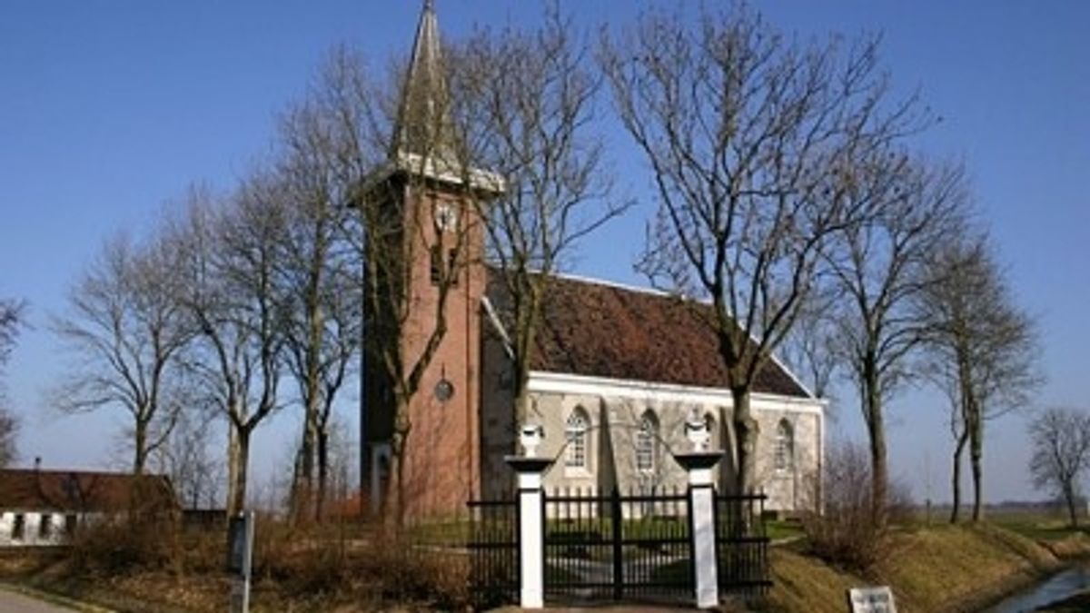 Kerk Saaxumhuizen in de steigers