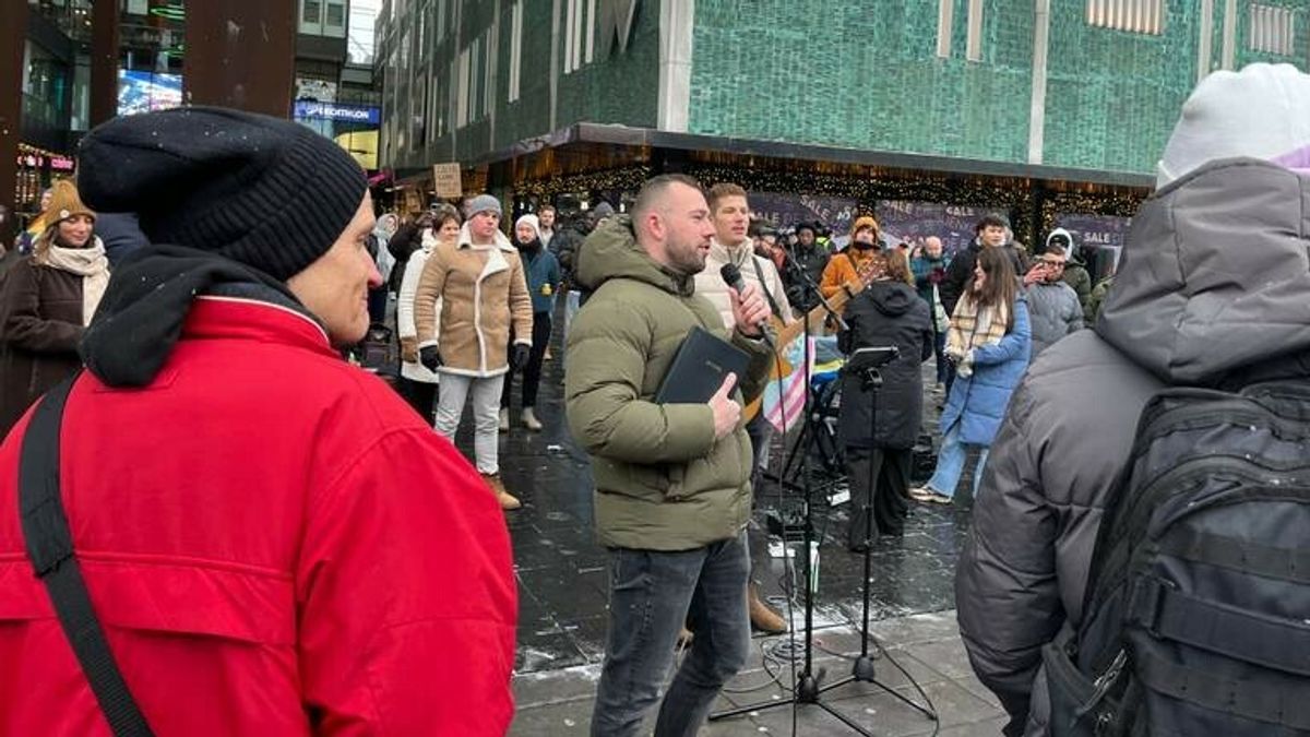 Zeeuwen volgen omstreden gebedsgenezer Tom de Wal naar Eindhoven