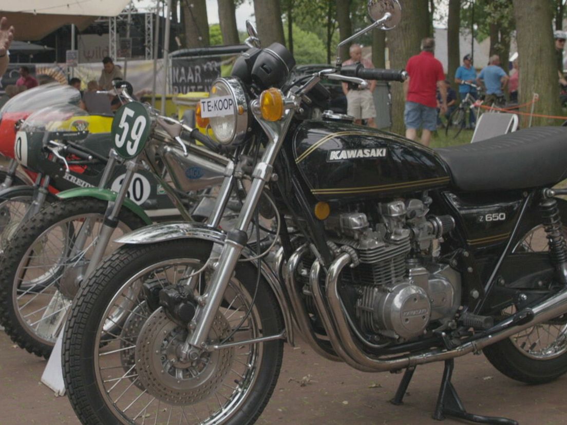 TT Festival brengt 'ouderwets schuifelen langs motoren' terug op zondag voor de TT