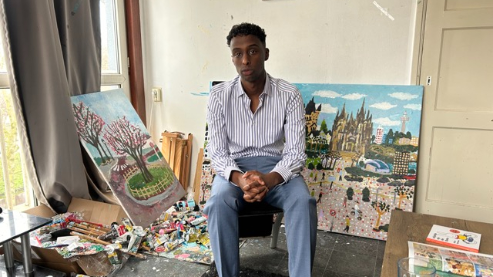 Jahje voor zijn schilderhoekje