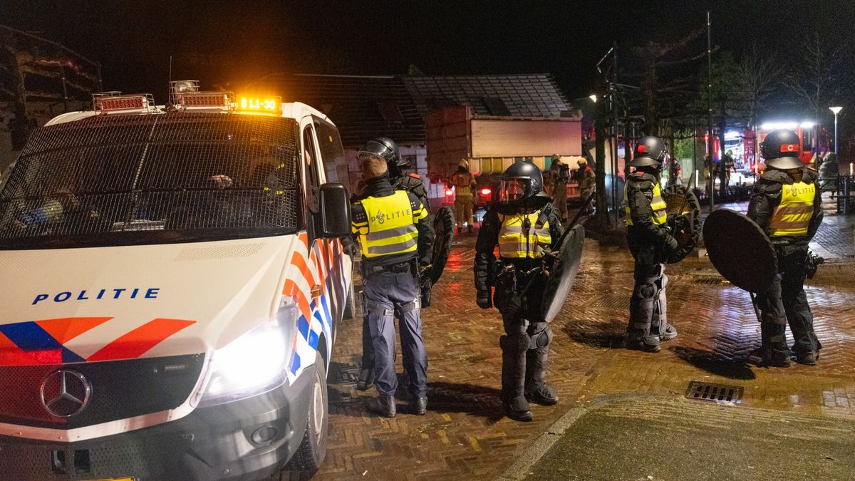 Brand in schuur in Gerkesklooster | ME ingezet in Sint Annaparochie