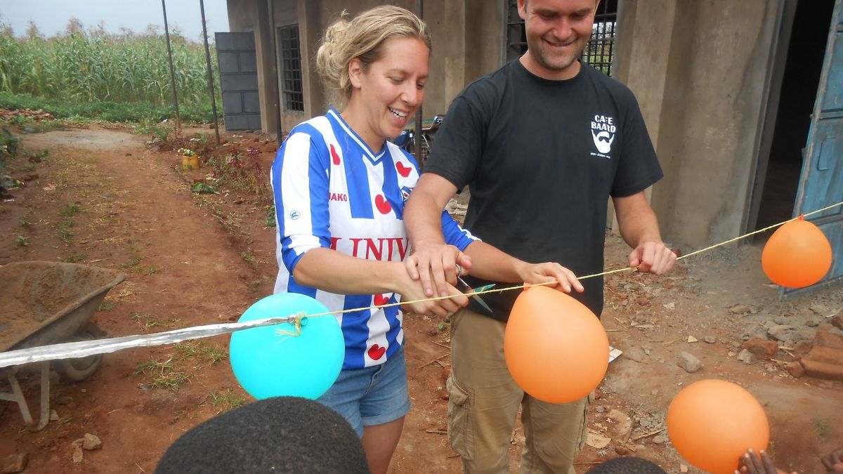 Stichting 'Doch dyn dream' uit Mantgum laat school bouwen in Kenia