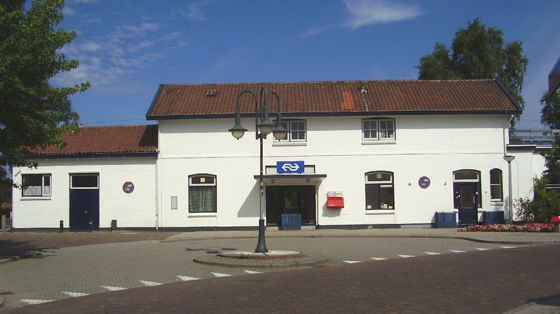 station Holten
