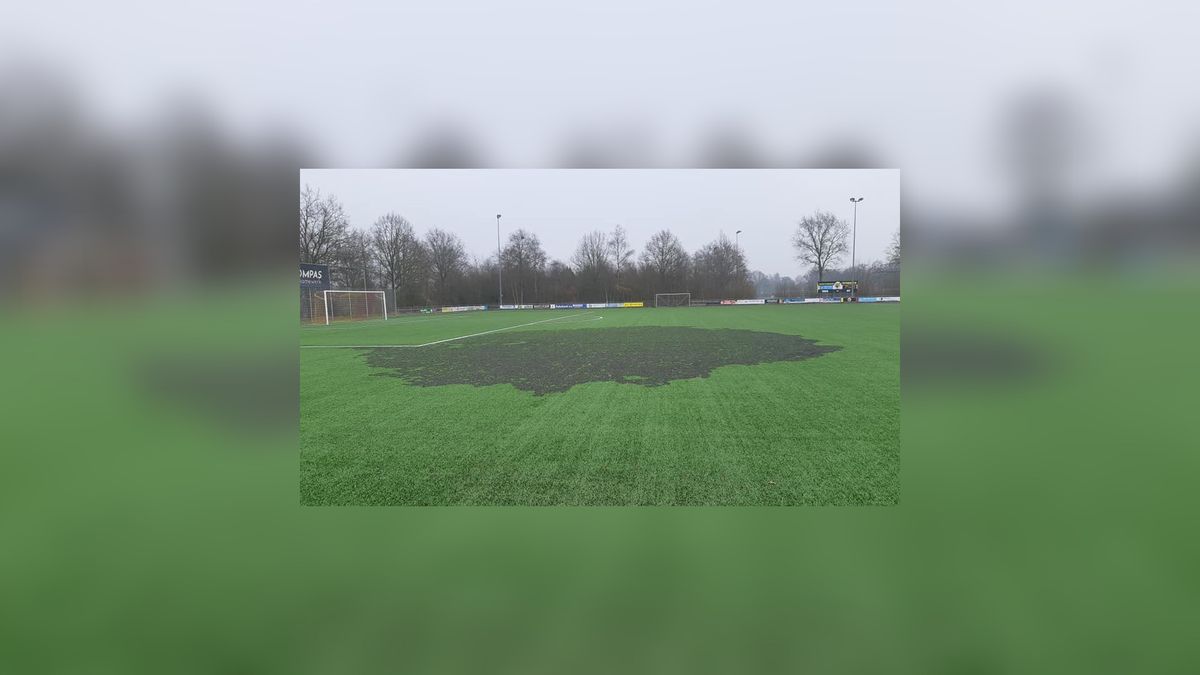 Kunstgrasveld VC Trynwâlden beschadigd, mogelijk door carbidschieten