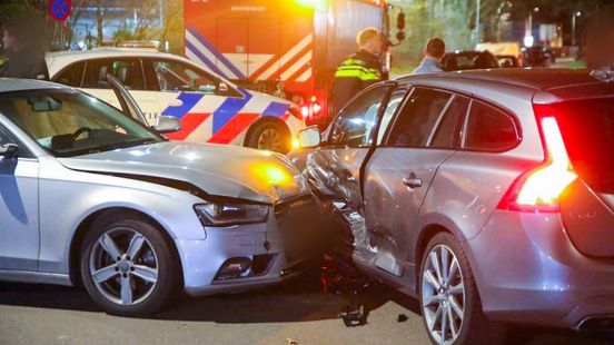Auto over de kop • schade bij botsing