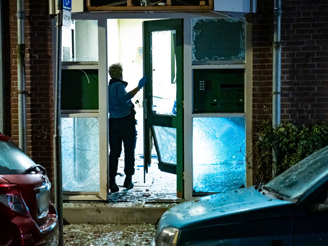 De schade aan de ingang bij de Charloisse Kerksingel is enorm