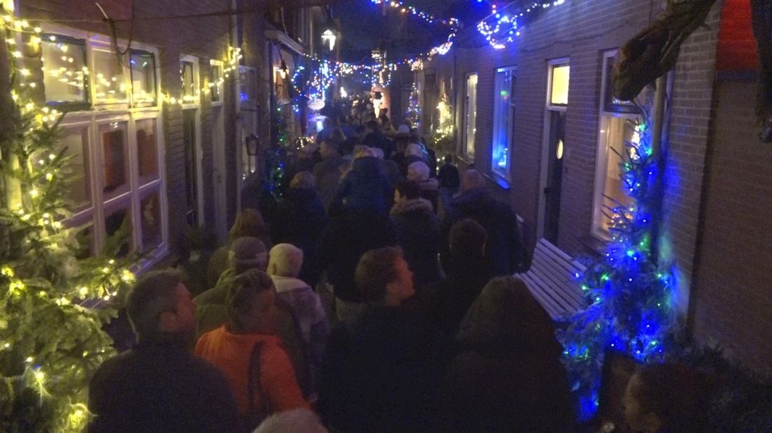 Schuifelen door de straten en stegen in Kampen