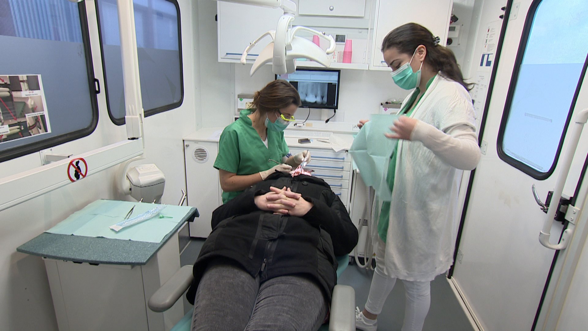 Gratis tandarts; 'Eindelijk geen pijn meer en gewoon kunnen eten, zo mooi'