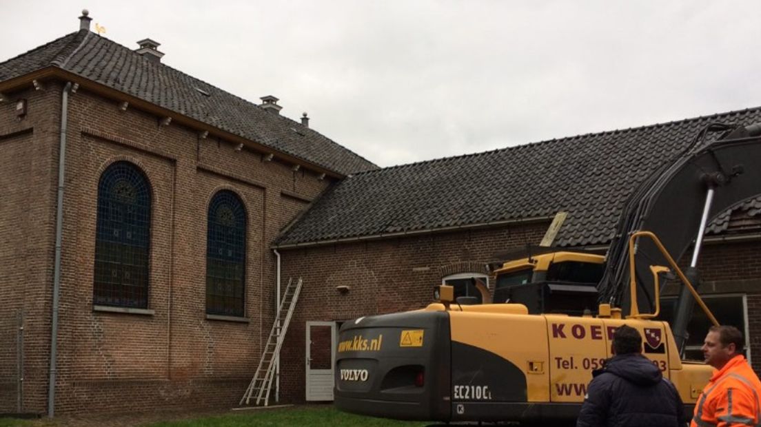 De kerk wordt vanaf vandaag verbouwd (Rechten: Janet Oortwijn/RTV Drenthe)