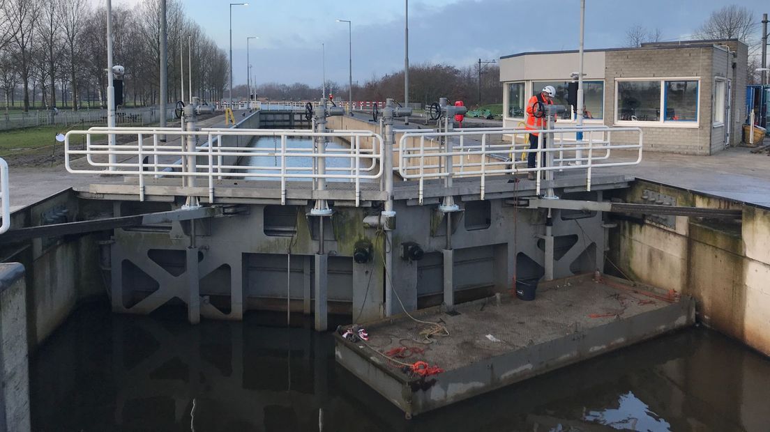 Werkzaamheden aan de sluis De Haandrik