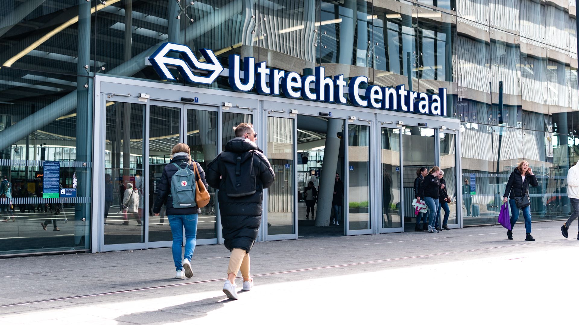 Groot Gevecht Bij Utrecht Centraal, Man Zwaar Mishandeld - RTV Utrecht