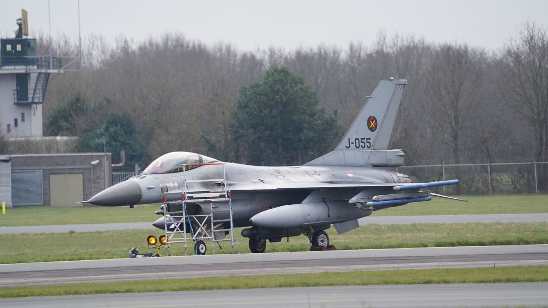 De F16 blijft waarschijnlijk een dag op Eelde