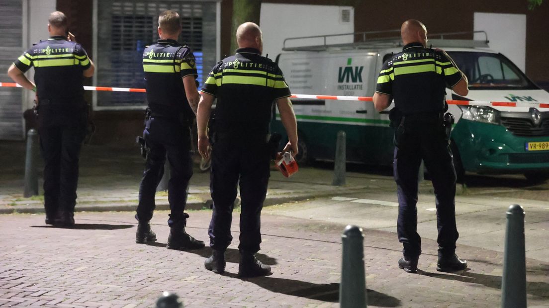 Man (19) uit het niets in hoofd gestoken door tweetal in Wenkebachstraat