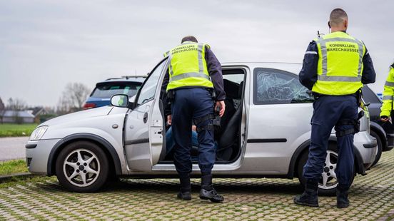 Botsing met zwijn • politiecontrole A325. Botsing met zwijn • politiecontrole A325.
