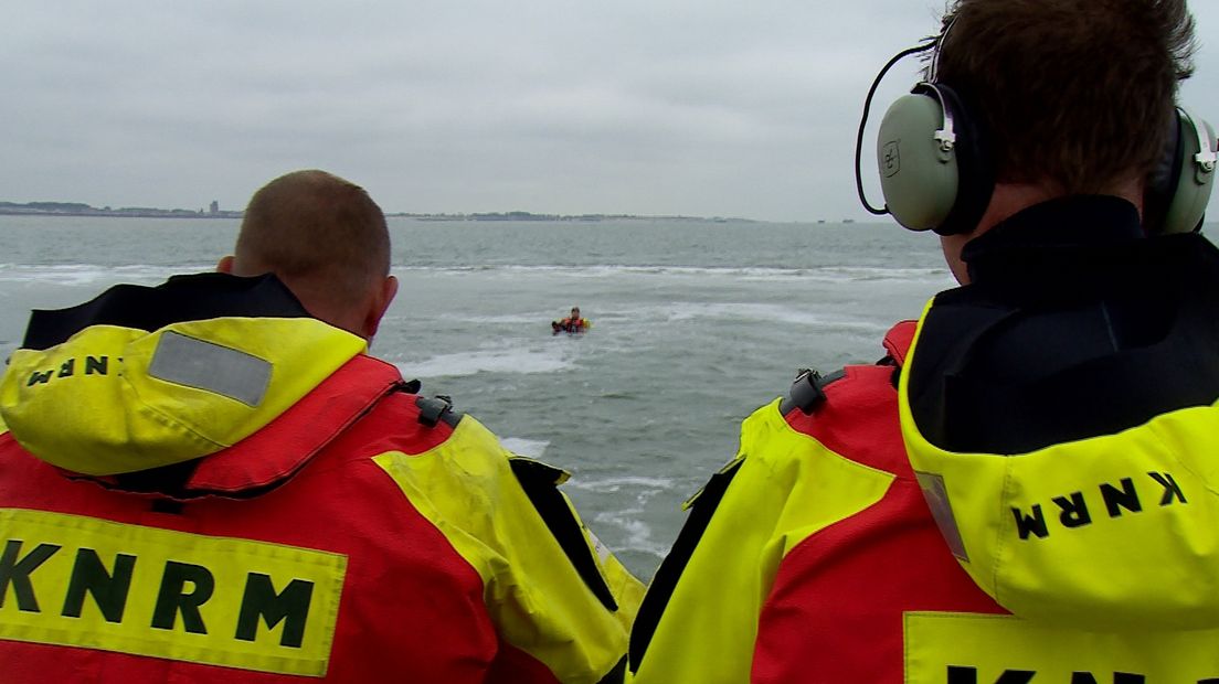 Vrijwilligers van de KNRM Breskens tijdens een oefening