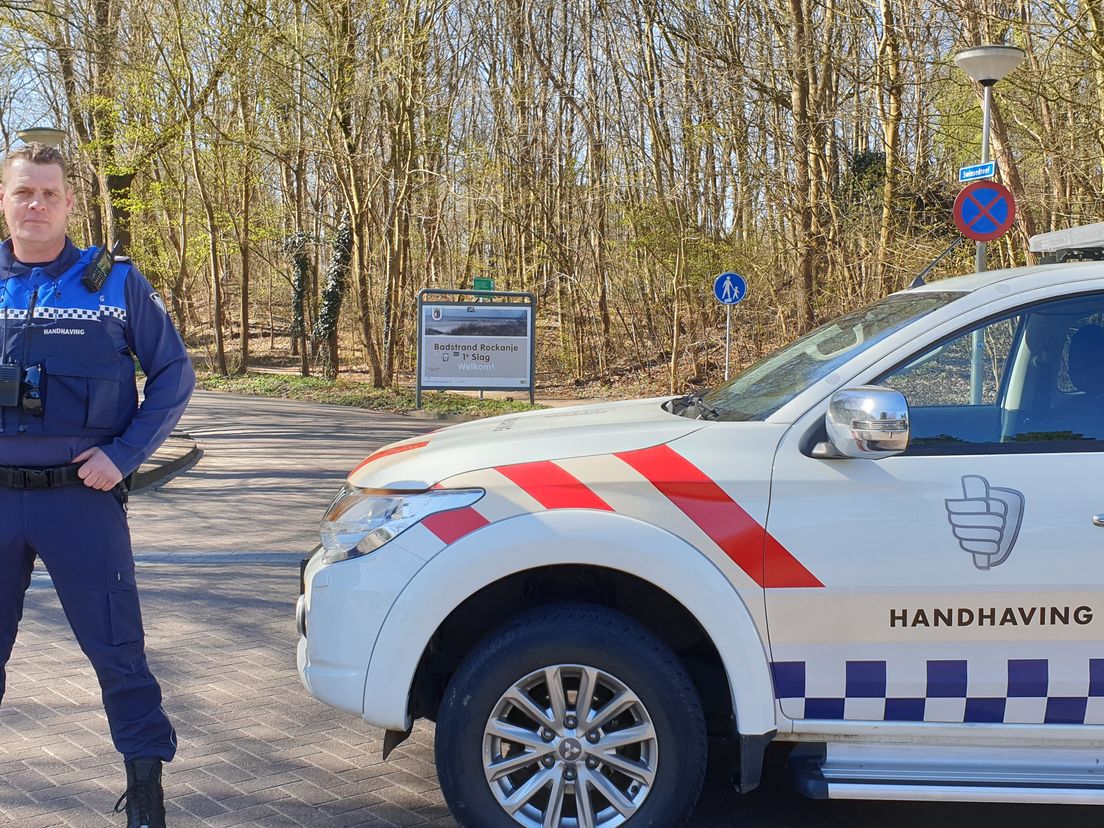 De handhaving bij het strand van de gemeente Westvoorne