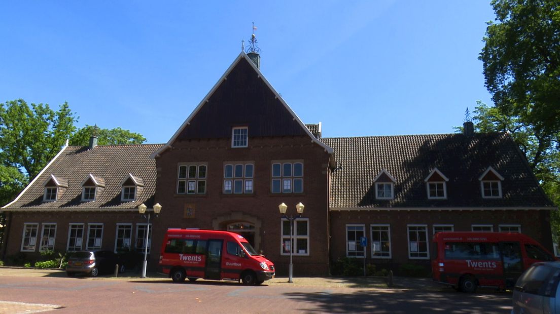 Gemeentehuis Weerselo te koop
