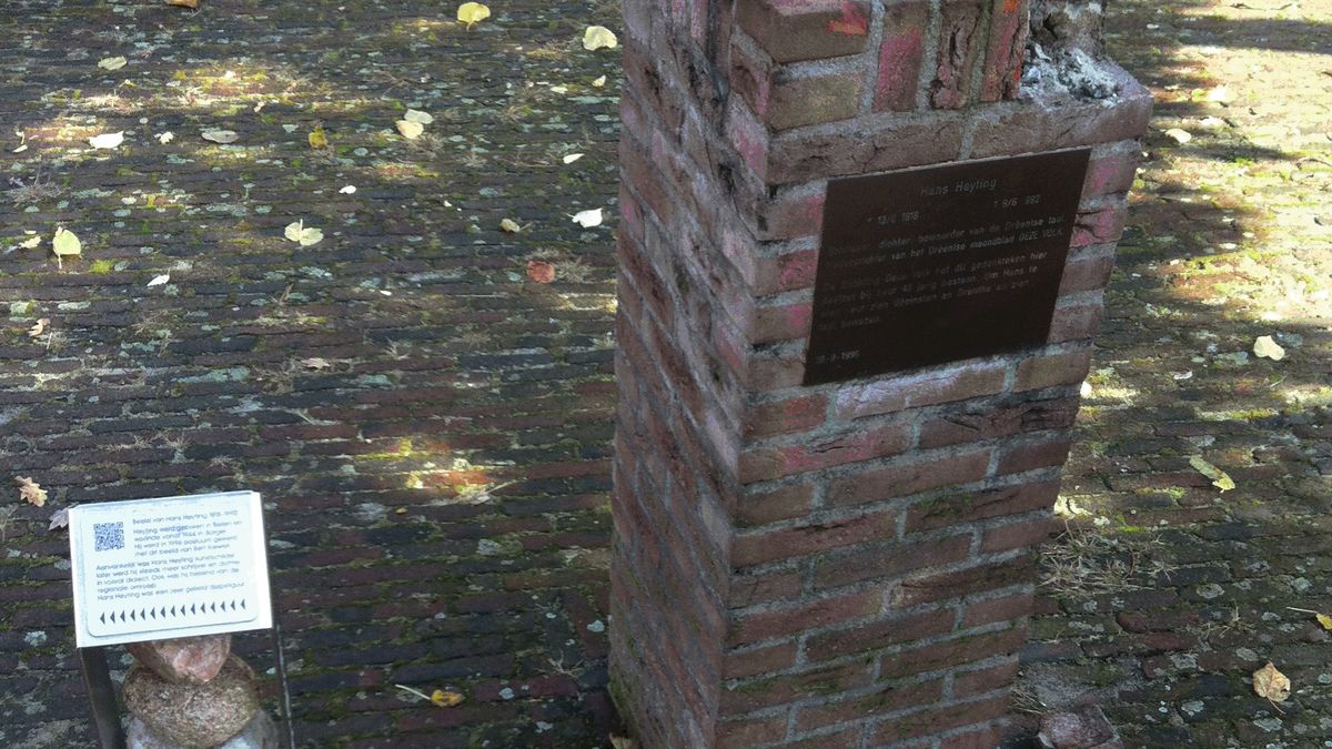 Bronzen beelden van schrijvers gestolen