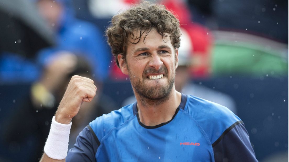 Robin Haase balt zijn vuist na de zege op Thiago Monteiro in Gstaad.