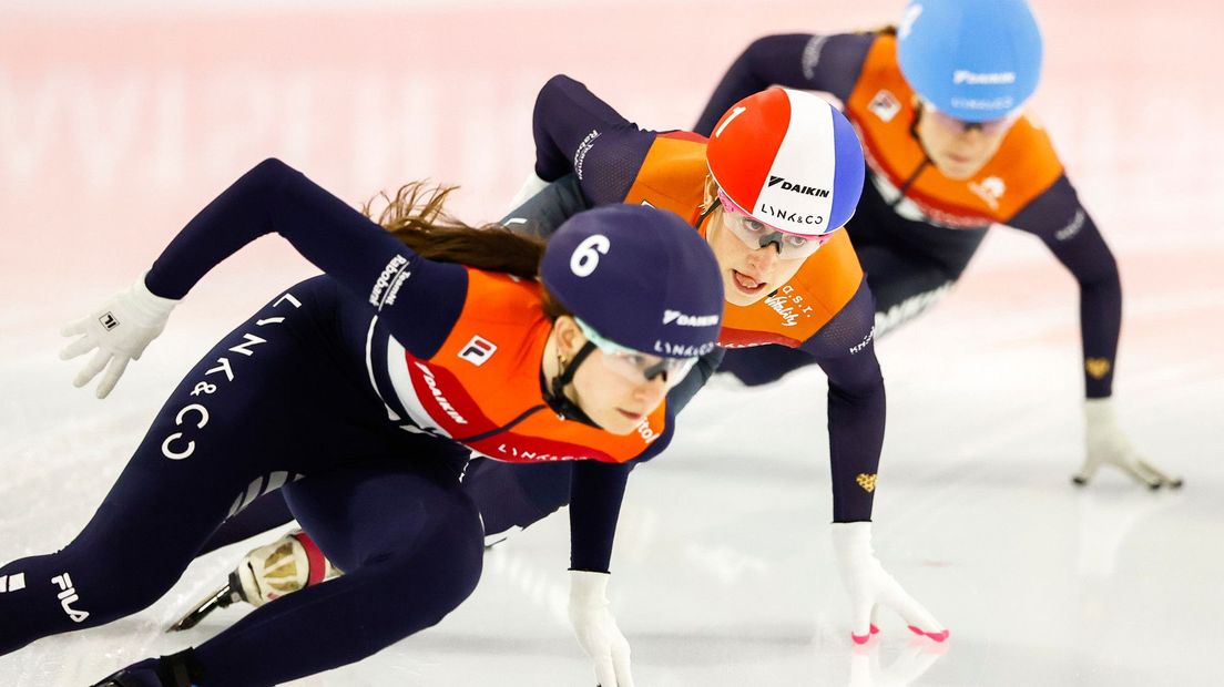 Yara van Kerkhof (r) samen met Selma Poutsma en Suzanne Schulting