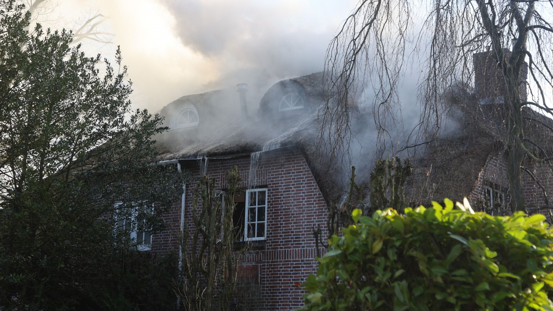 Grote Brand In Rieten Dak Van Wassenaarse Woning - Omroep West