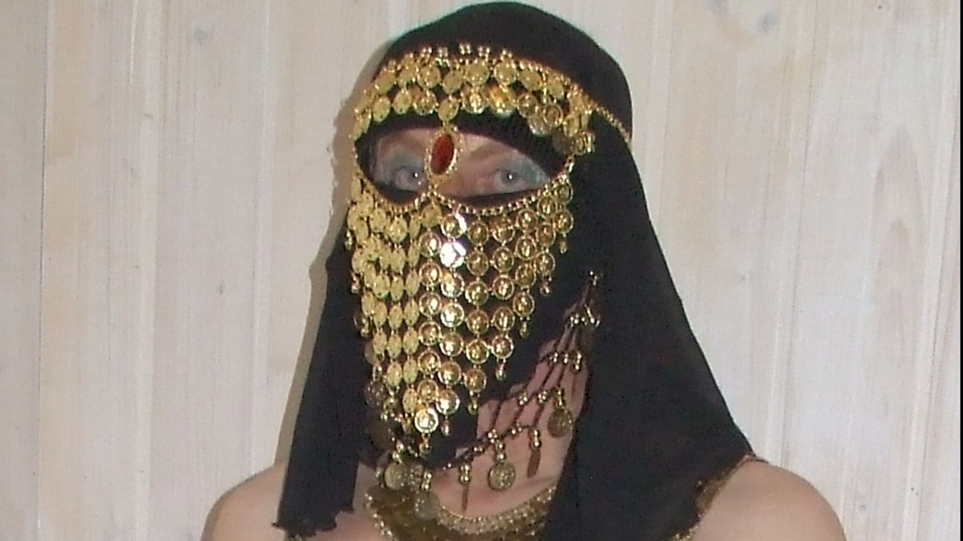 Eén van de eerste keren dat Chris optrad in drag.