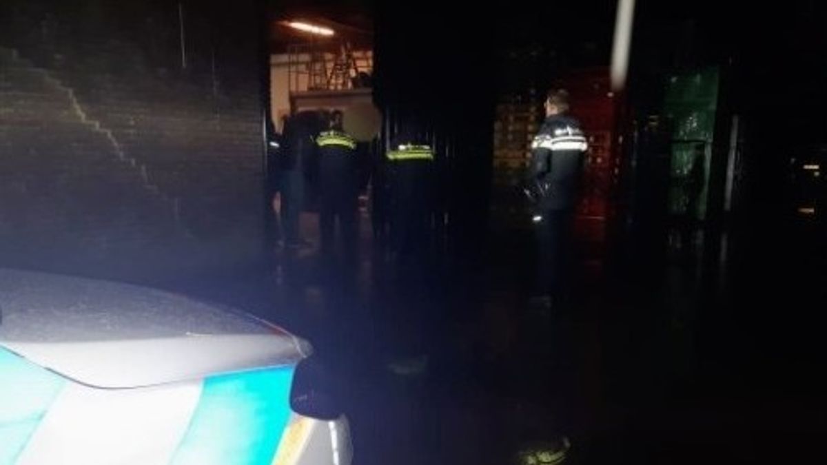 Politie beëindigt illegaal feest in schuur Ovezande tijdens eerste avondklok