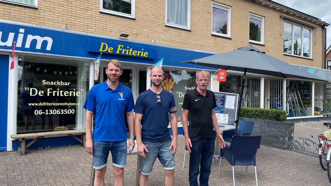 De familie Hummel organiseert haar eigen jaarmarkt. V.l.n.r: Joey, Patrick en Harry