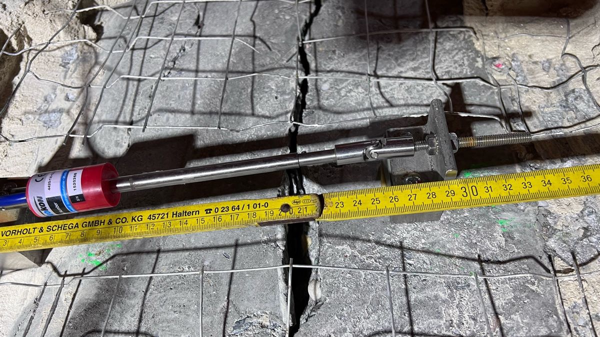 Scheur van 30 meter in Westerscheldetunnel, maar hij blijft voorlopig wel open