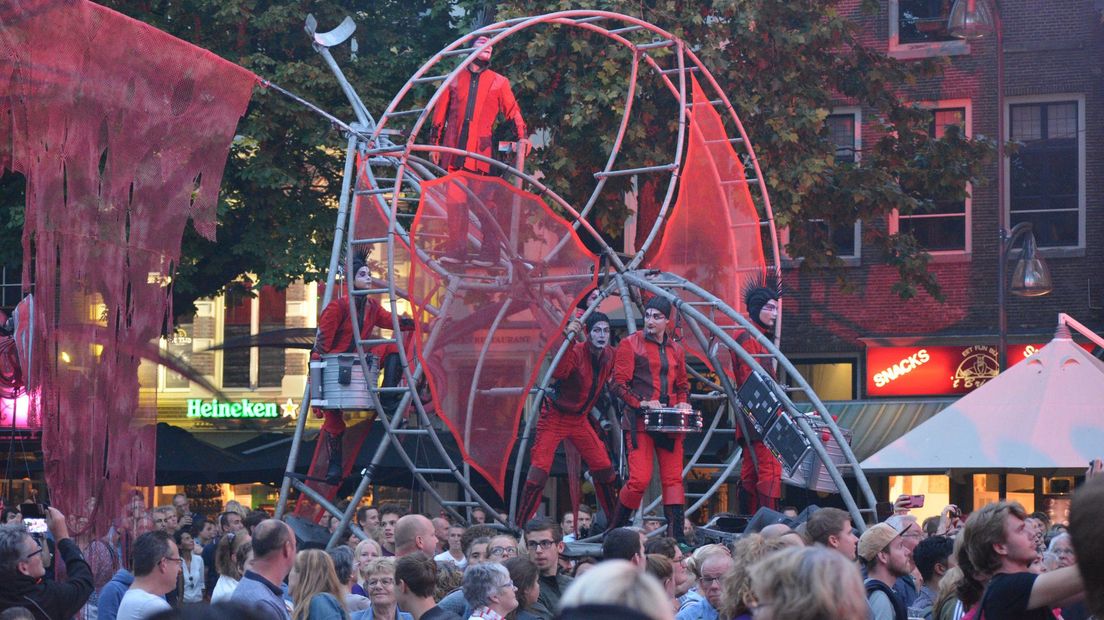 Festival gaat op laatste dag door in afgeslankte vorm