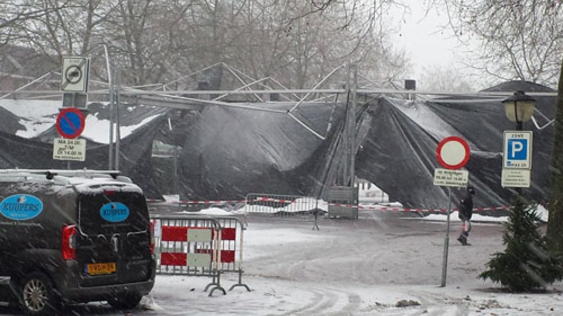 Tent ingestort; slotfeest Groesbeek afgelast