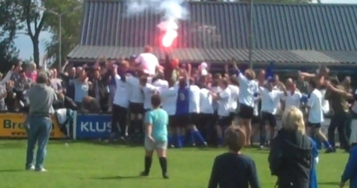 Overtuigend Den Bommel promoveert