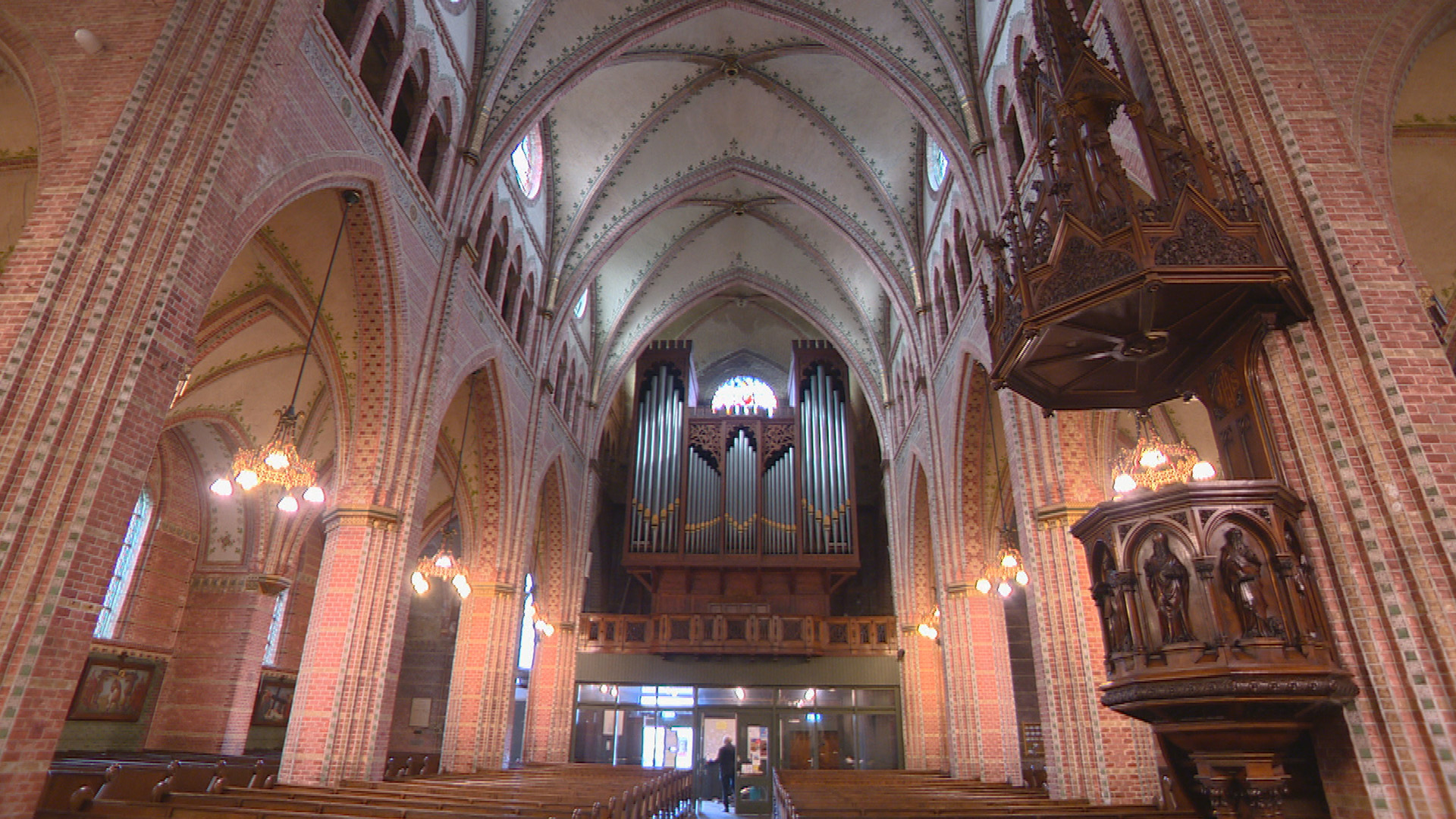 De tsjerke yn Snits fan binnen