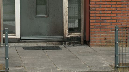 Explosie bij voordeur van woning waar kinderen liggen te slapen Nieuws