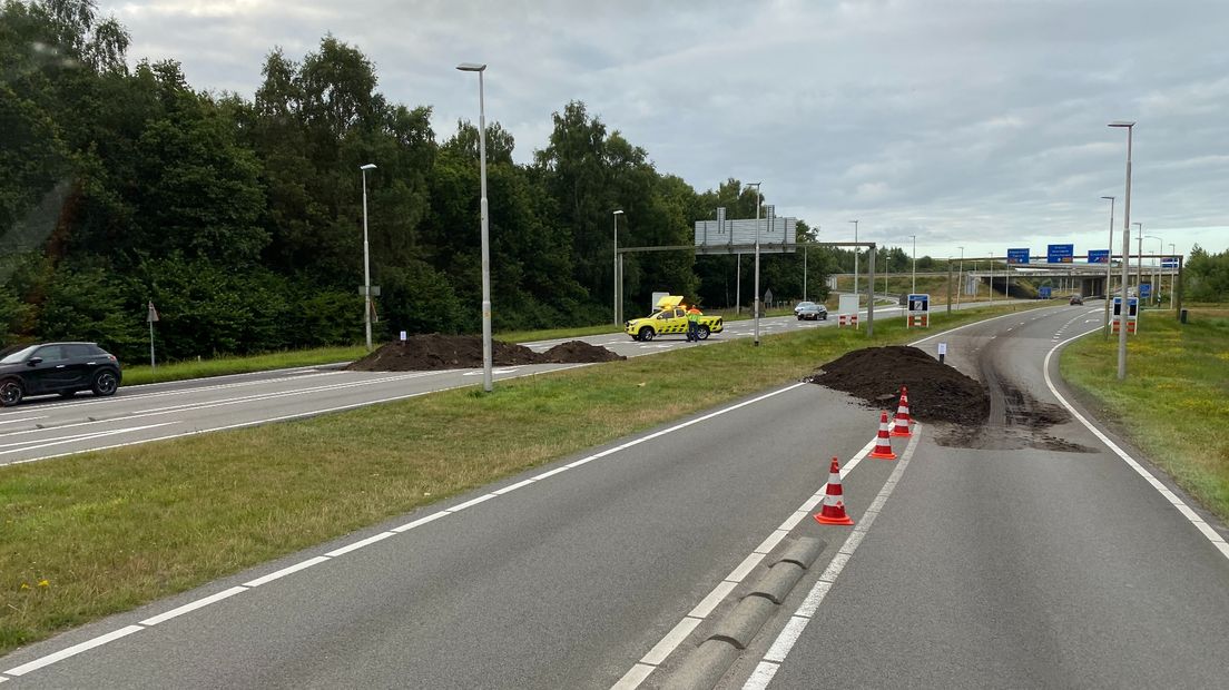 Modder op de weg bij Assen