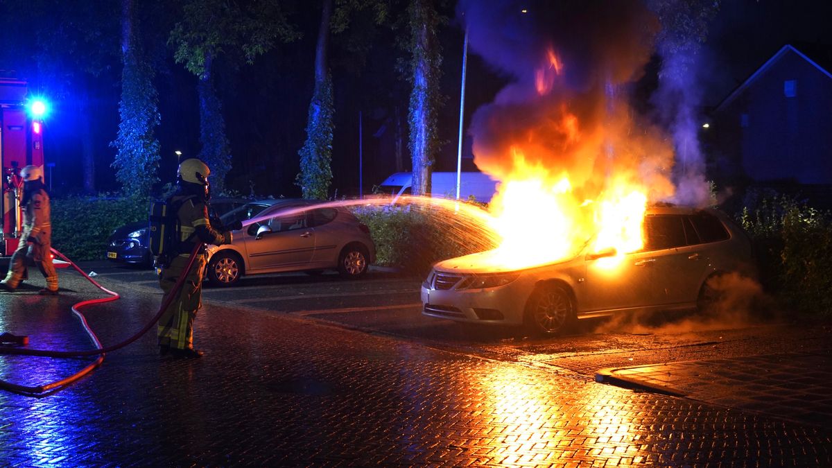 Autobranden in Emmen en Assen