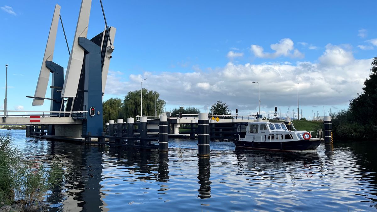 Omrijden of het pontje: Terherne moet deze weken even door de zure appel heen