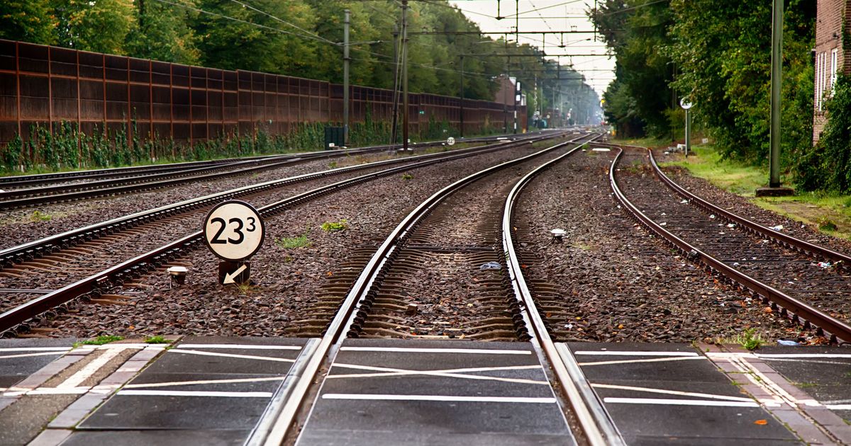 Geen treinen tussen Weert en Eindhoven na aanrijding op spoor