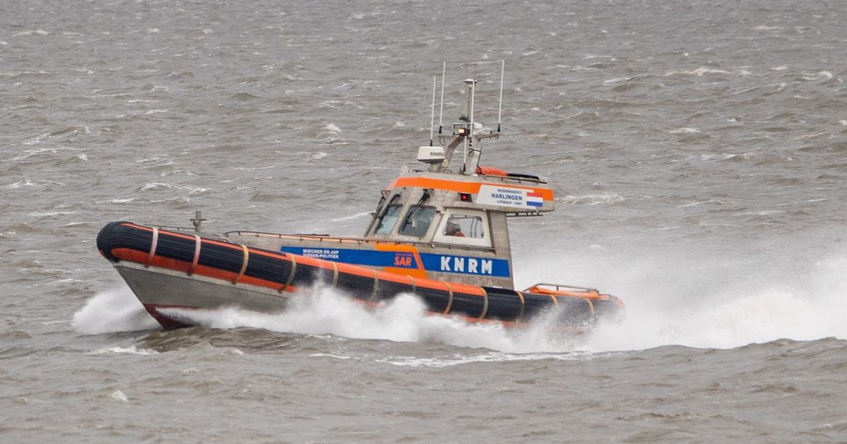 Vrachtschip in de problemen boven Schiermonnikoog; drie bemanningsleden gewond