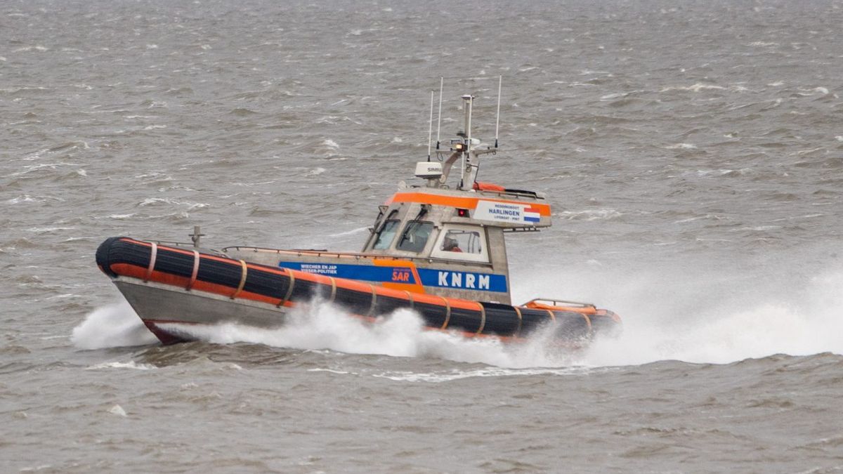 Zeilschip gevonden boven Schiermonnikoog | Auto op de kop in een sloot bij Burum