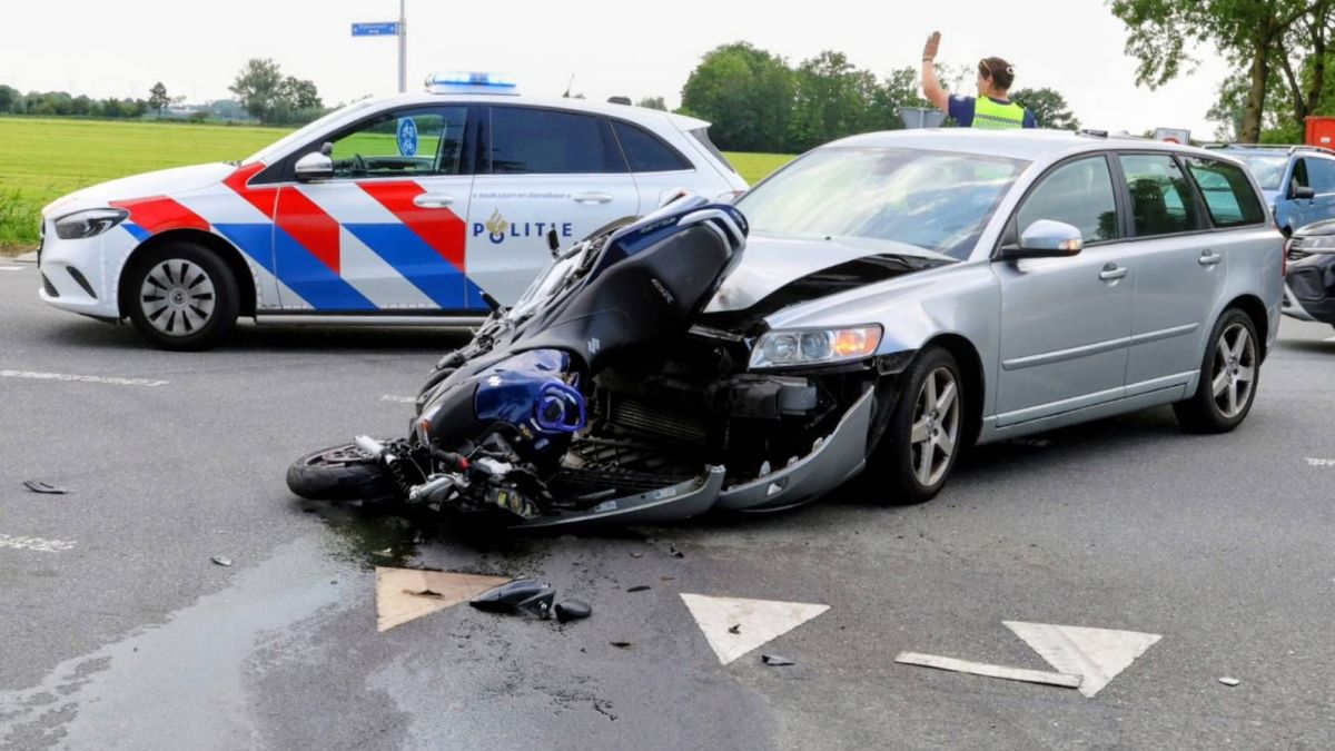 Man met spoed naar ziekenhuis na zware botsing