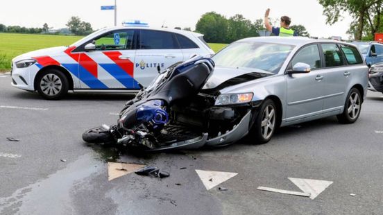 Motorrijder raakt gewond bij zware botsing