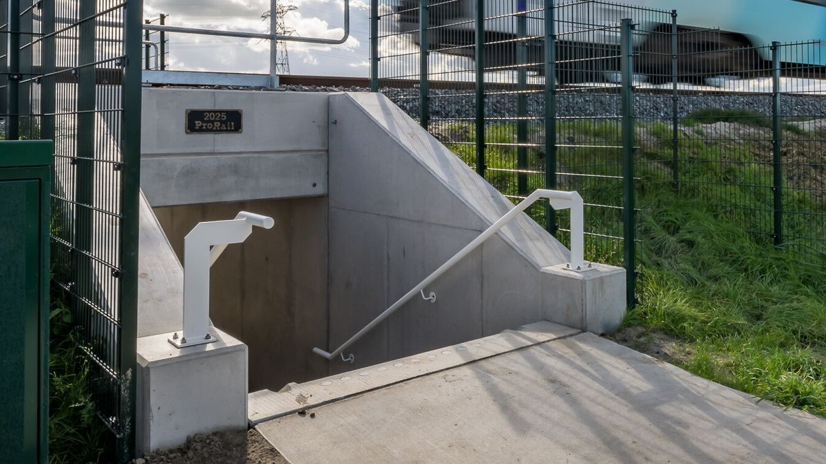 Tunnel bij Deinum geopend, nu nog twee onbewaakte spooroverwegen in Fryslân