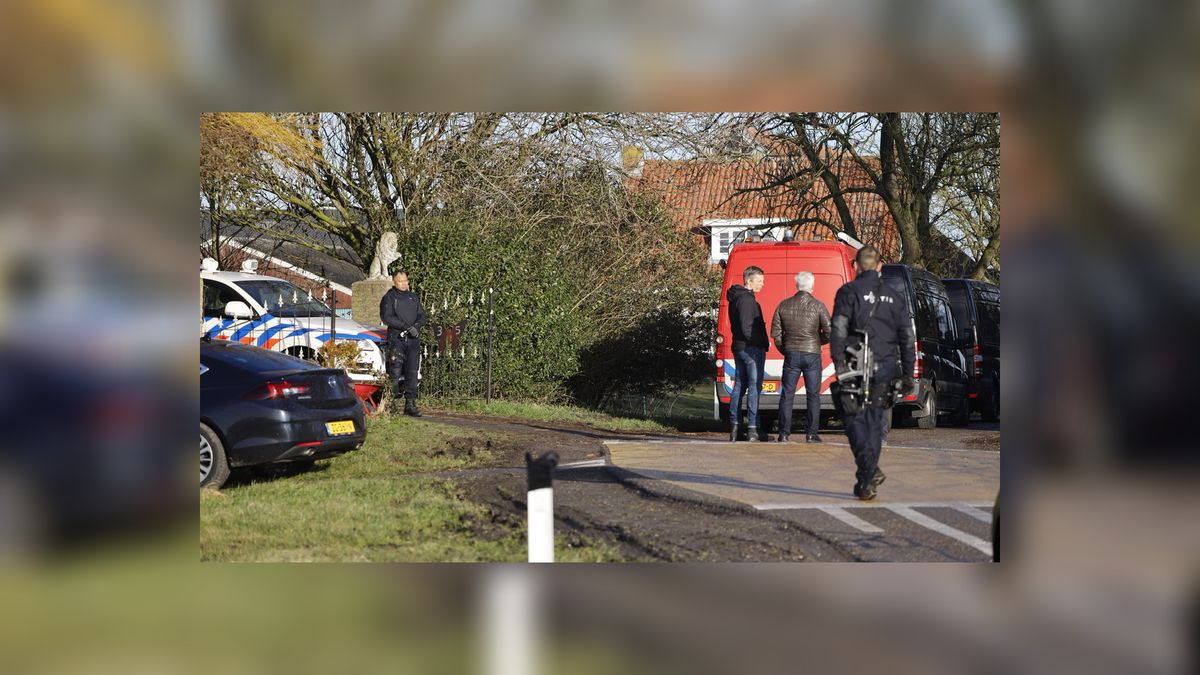 Politie houdt drie mensen aan bij inval in drugslab Minnertsga